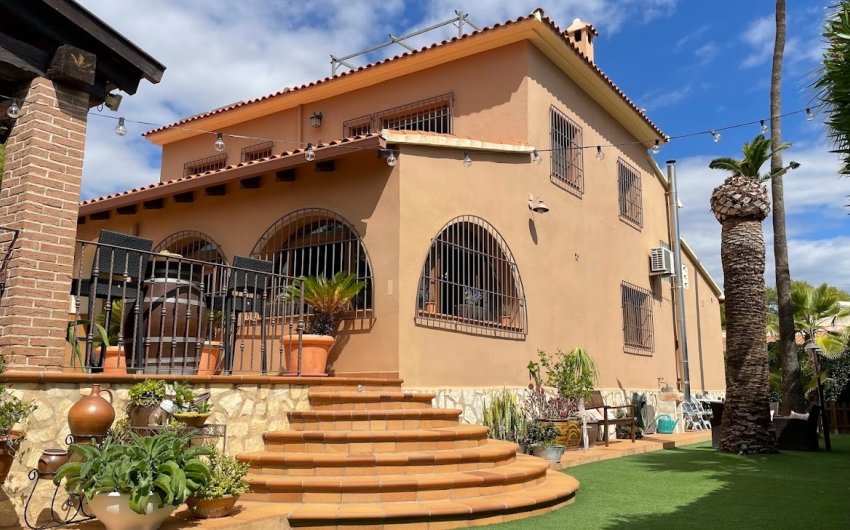 Resale - Villa -
La Nucía