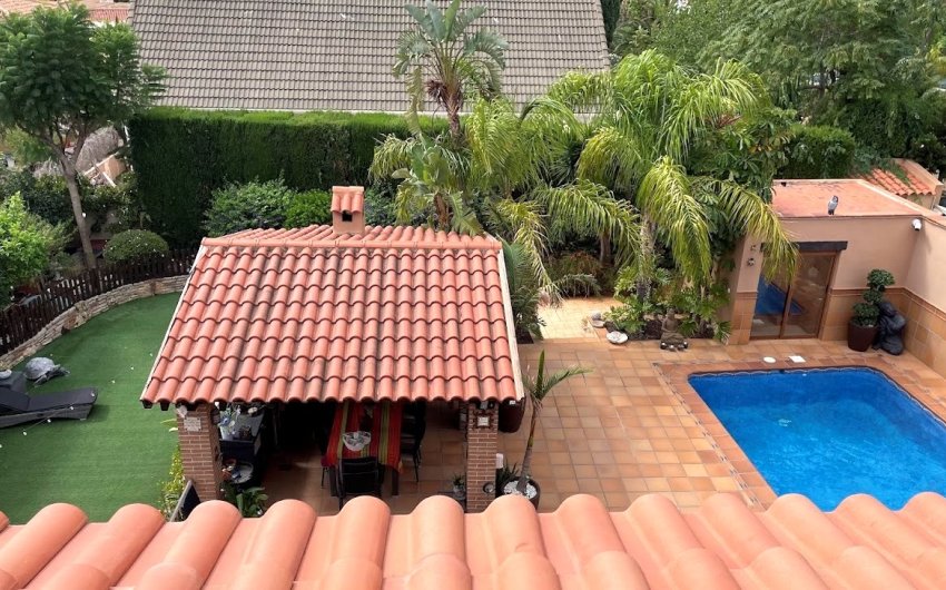 Resale - Villa -
La Nucía