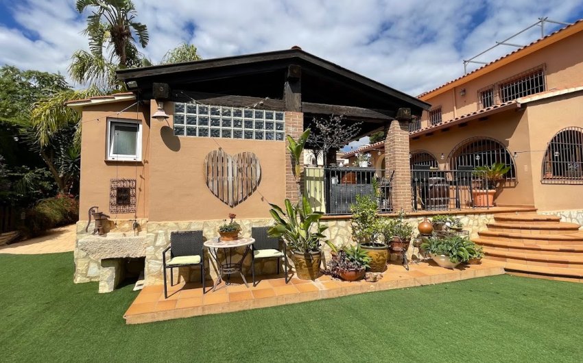 Resale - Villa -
La Nucía