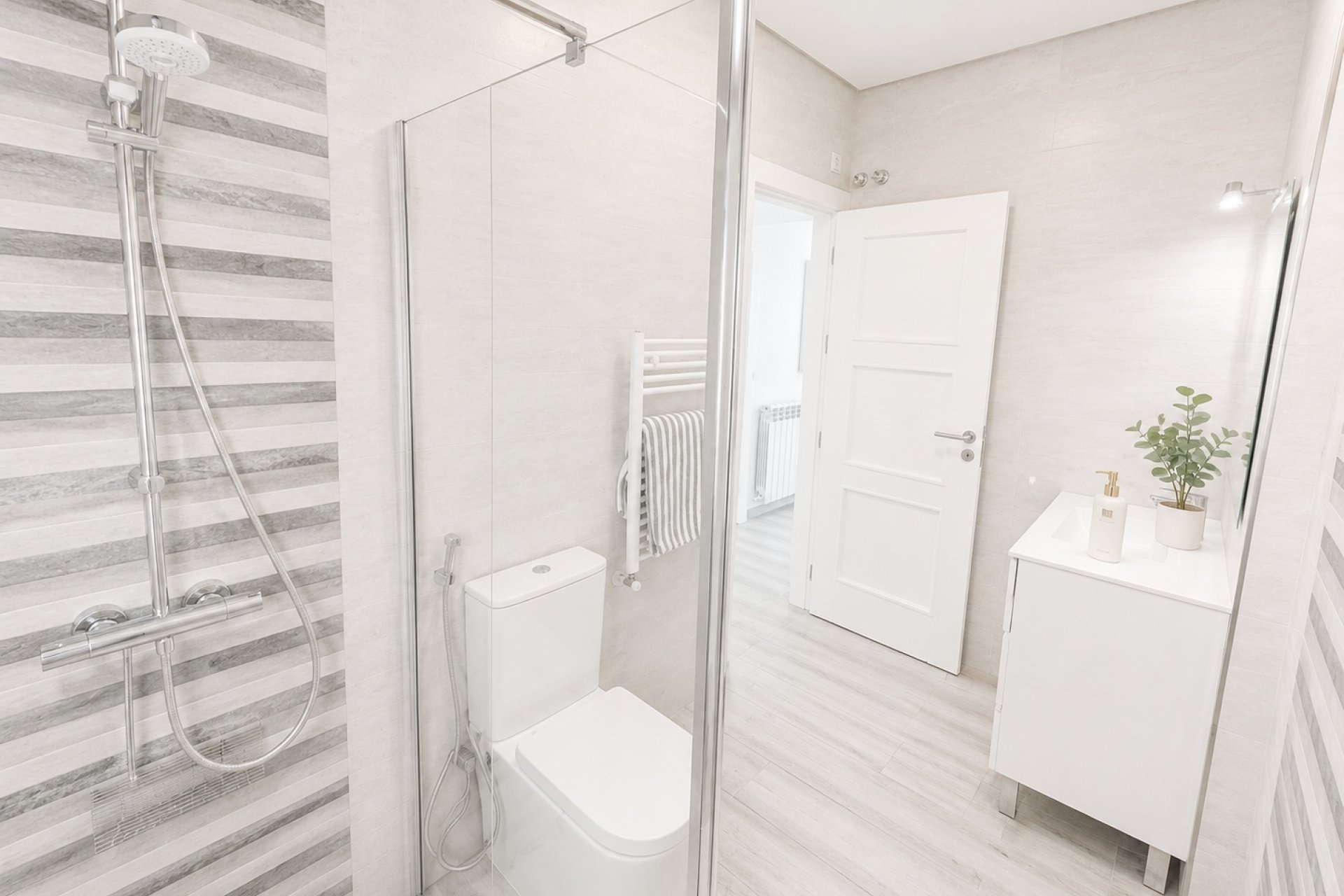 Resale - Villa -
La Torre Golf Resort - Inland