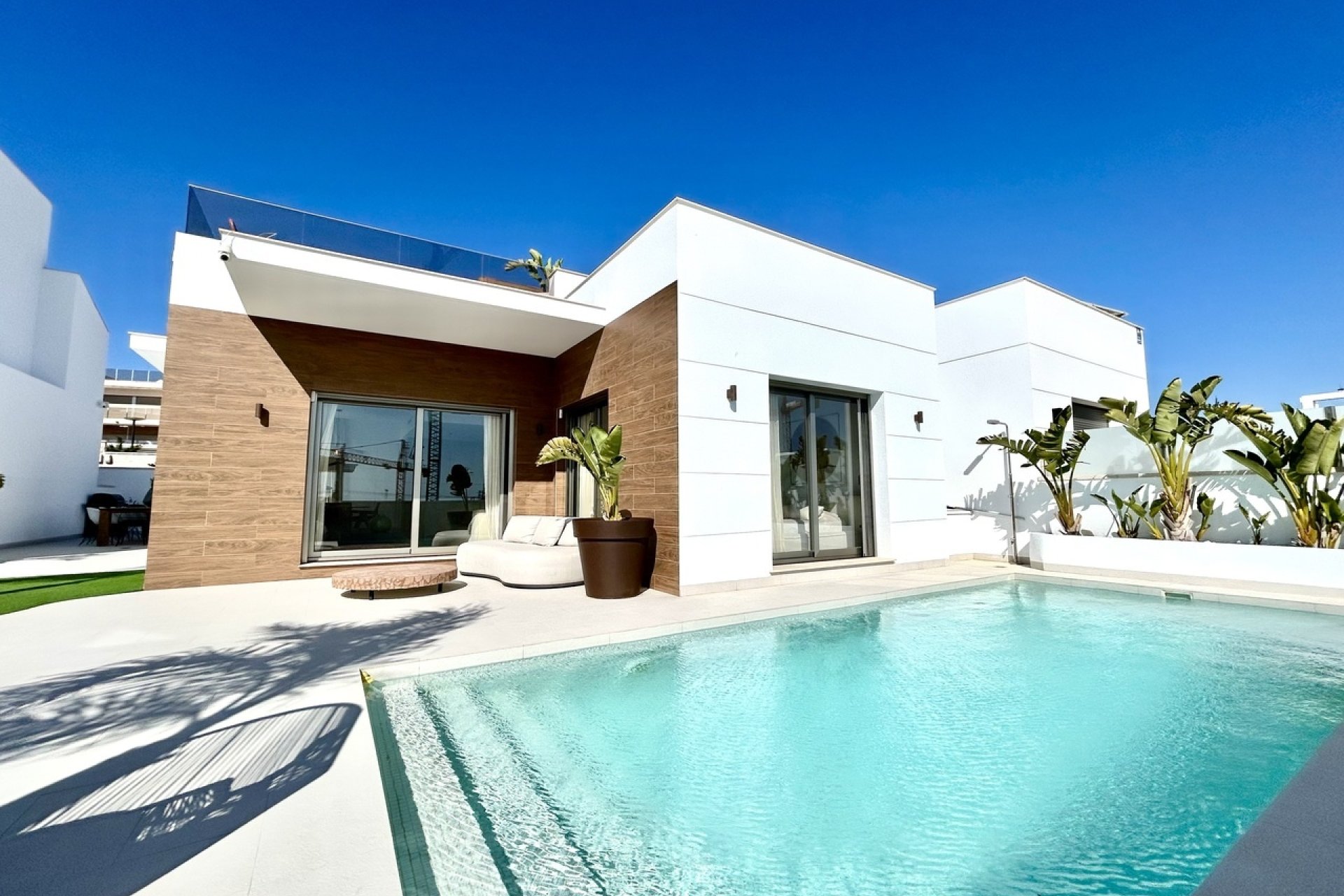 Resale - Villa -
Las Filipinas - Inland