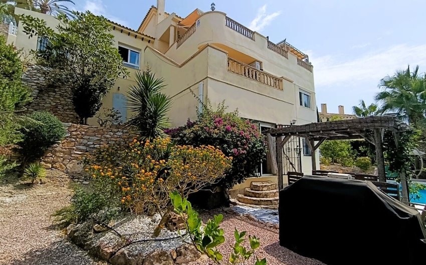 Resale - Villa -
Las Ramblas Golf - Inland