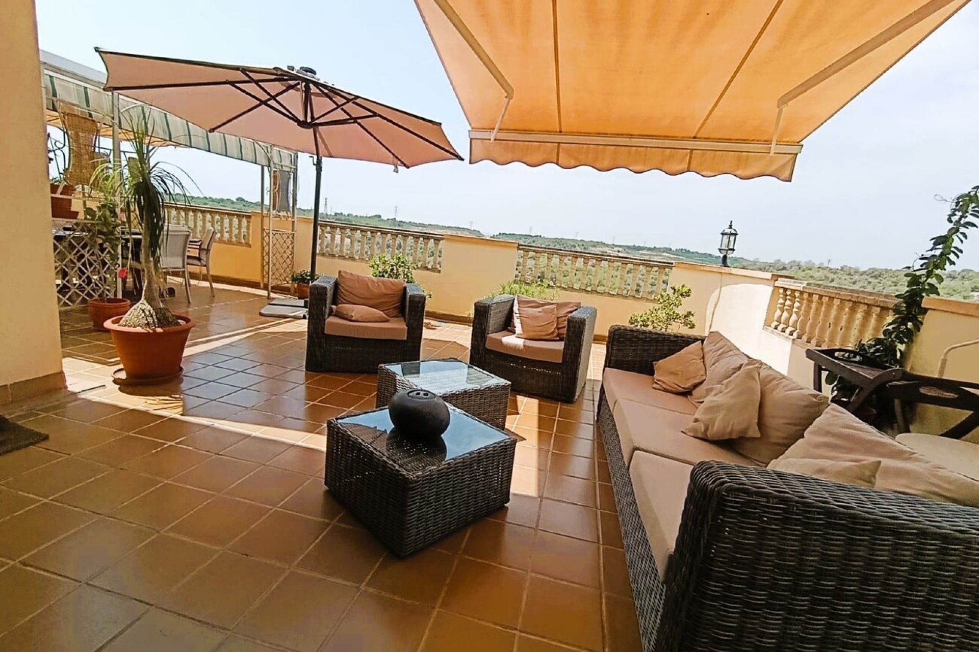 Resale - Villa -
Las Ramblas Golf - Inland