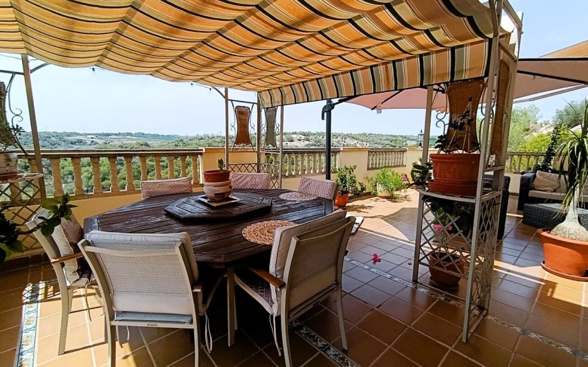Resale - Villa -
Las Ramblas Golf - Inland