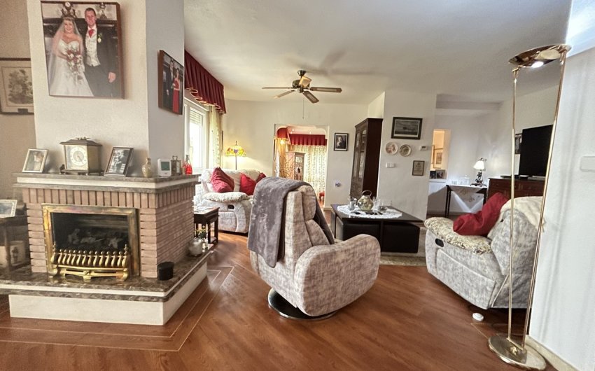 Resale - Villa -
Las Ramblas Golf - Inland