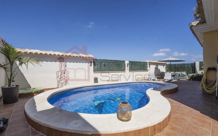 Resale - Villa -
Lomas del Rame