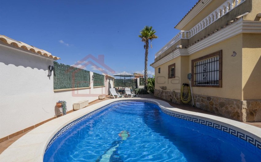 Resale - Villa -
Lomas del Rame