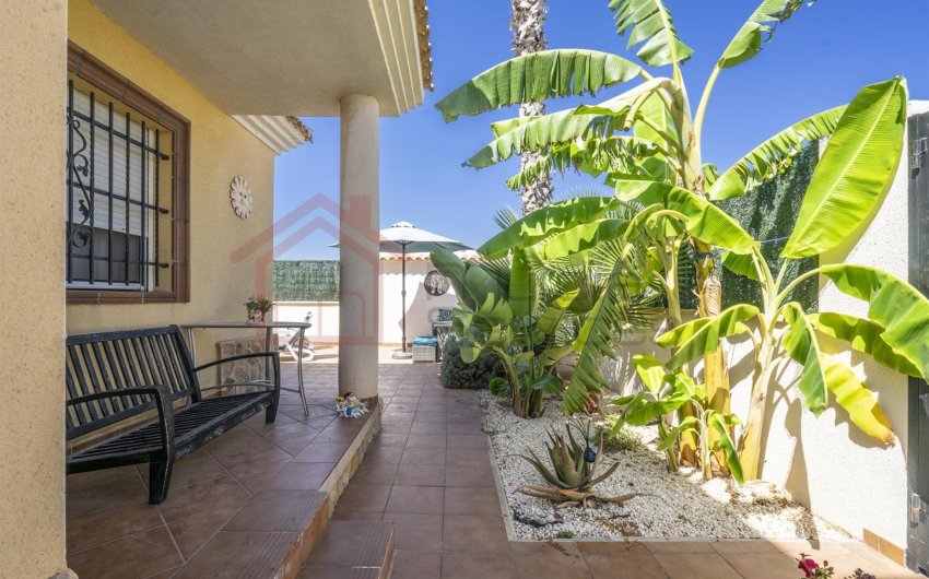 Resale - Villa -
Lomas del Rame