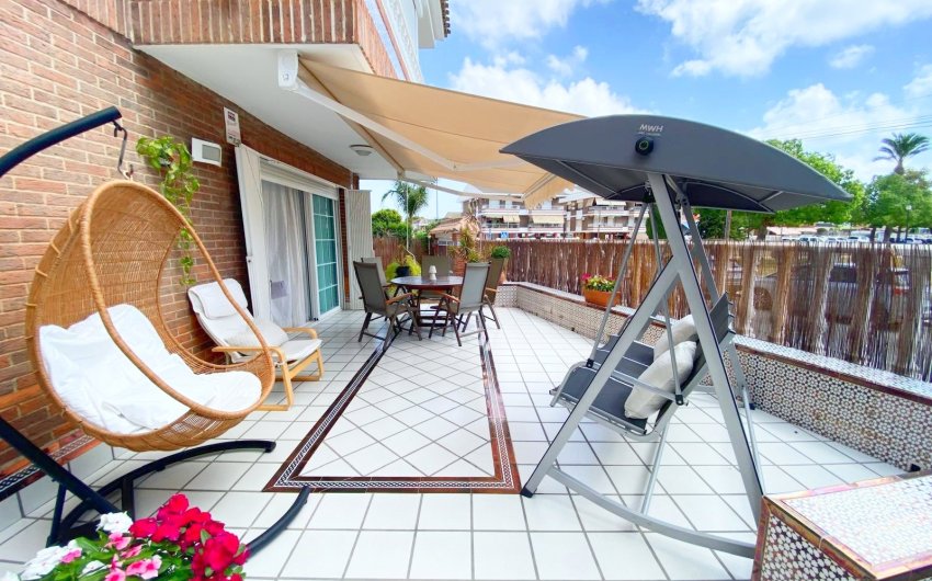 Resale - Villa -
Los Alcazares