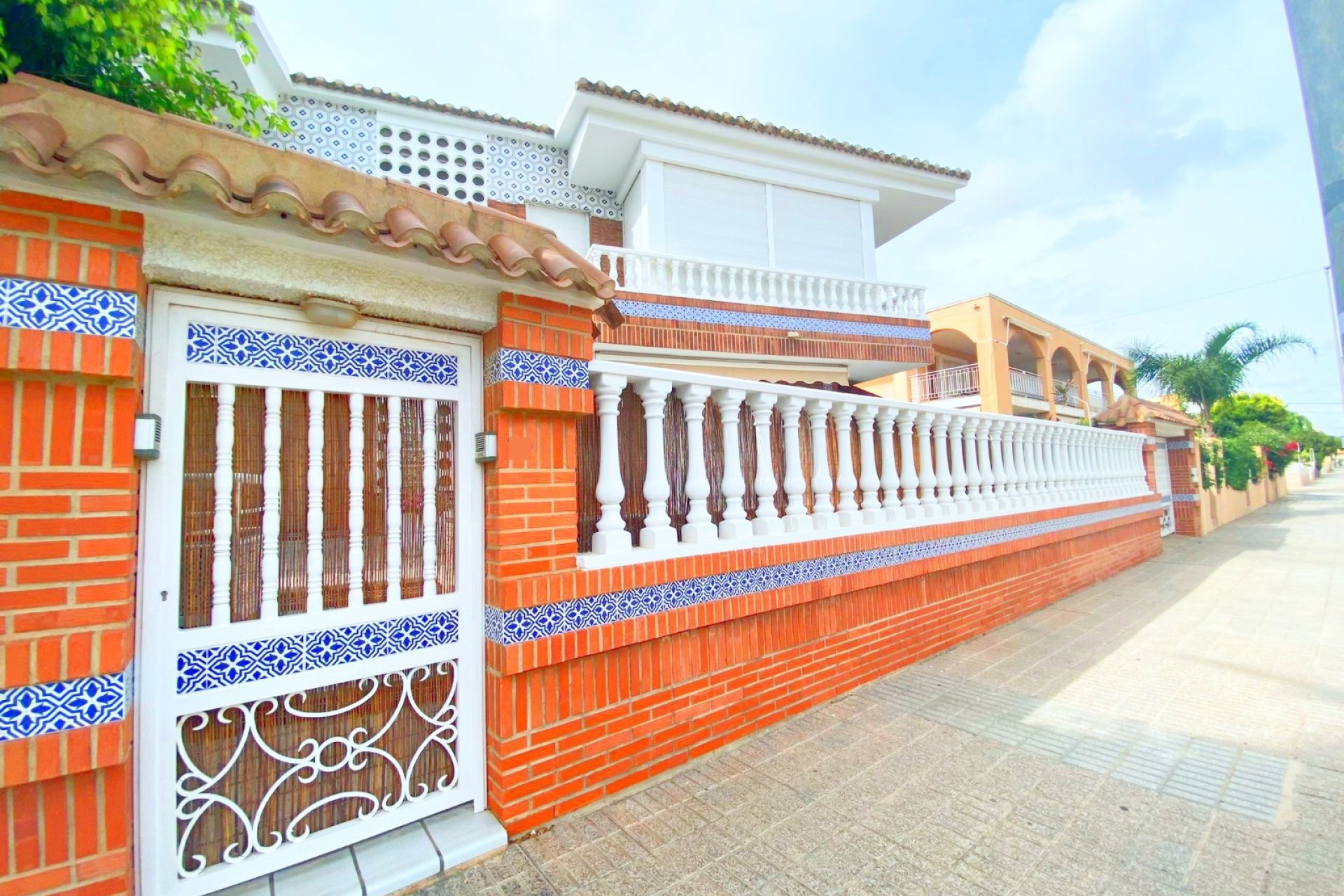 Resale - Villa -
Los Alcazares