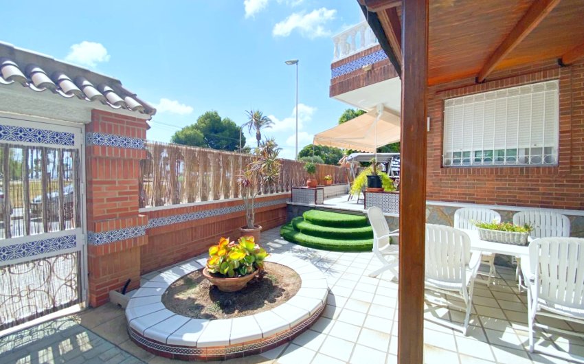 Resale - Villa -
Los Alcazares