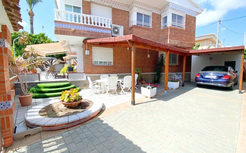 Resale - Villa -
Los Alcazares