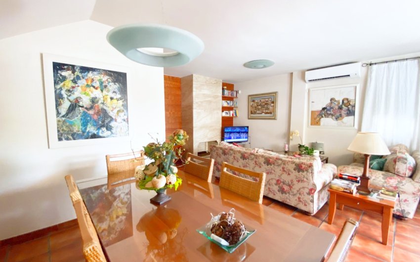 Resale - Villa -
Los Alcazares