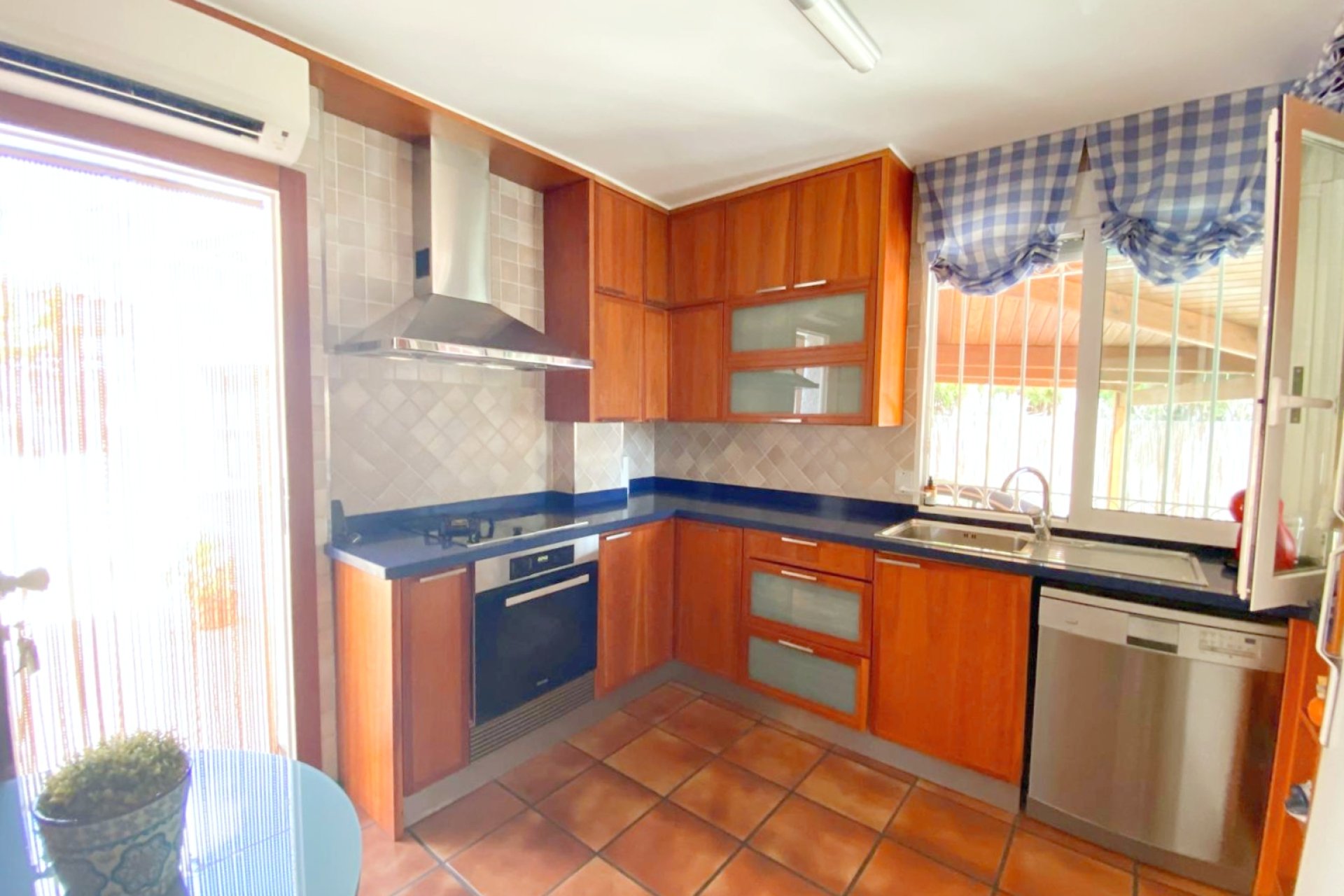 Resale - Villa -
Los Alcazares