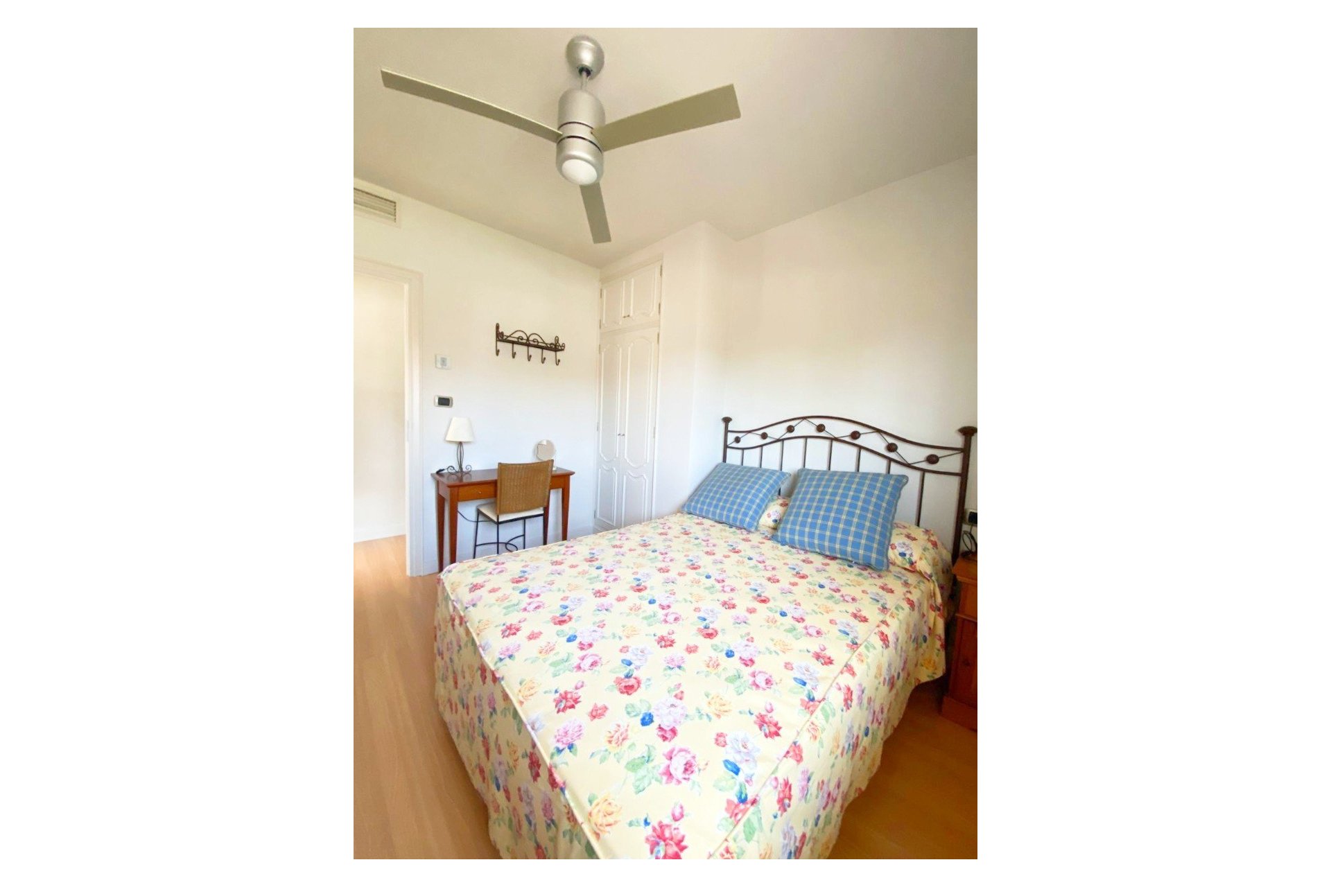 Resale - Villa -
Los Alcazares