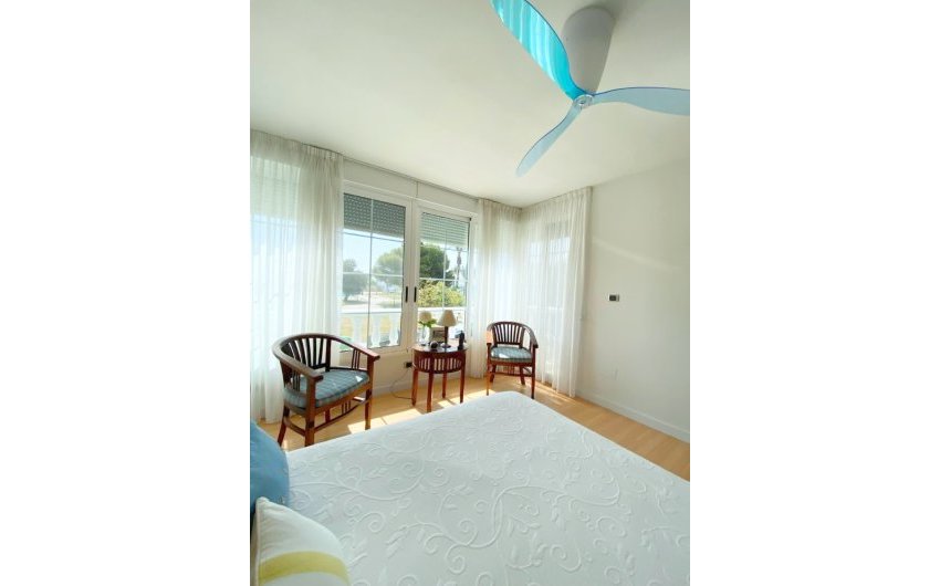 Resale - Villa -
Los Alcazares