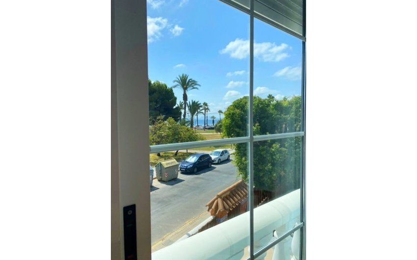 Resale - Villa -
Los Alcazares