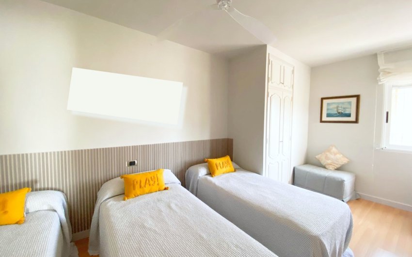 Resale - Villa -
Los Alcazares