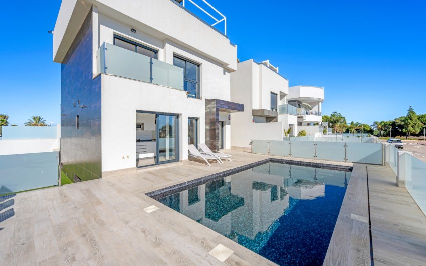 Resale - Villa -
Los Alcazares