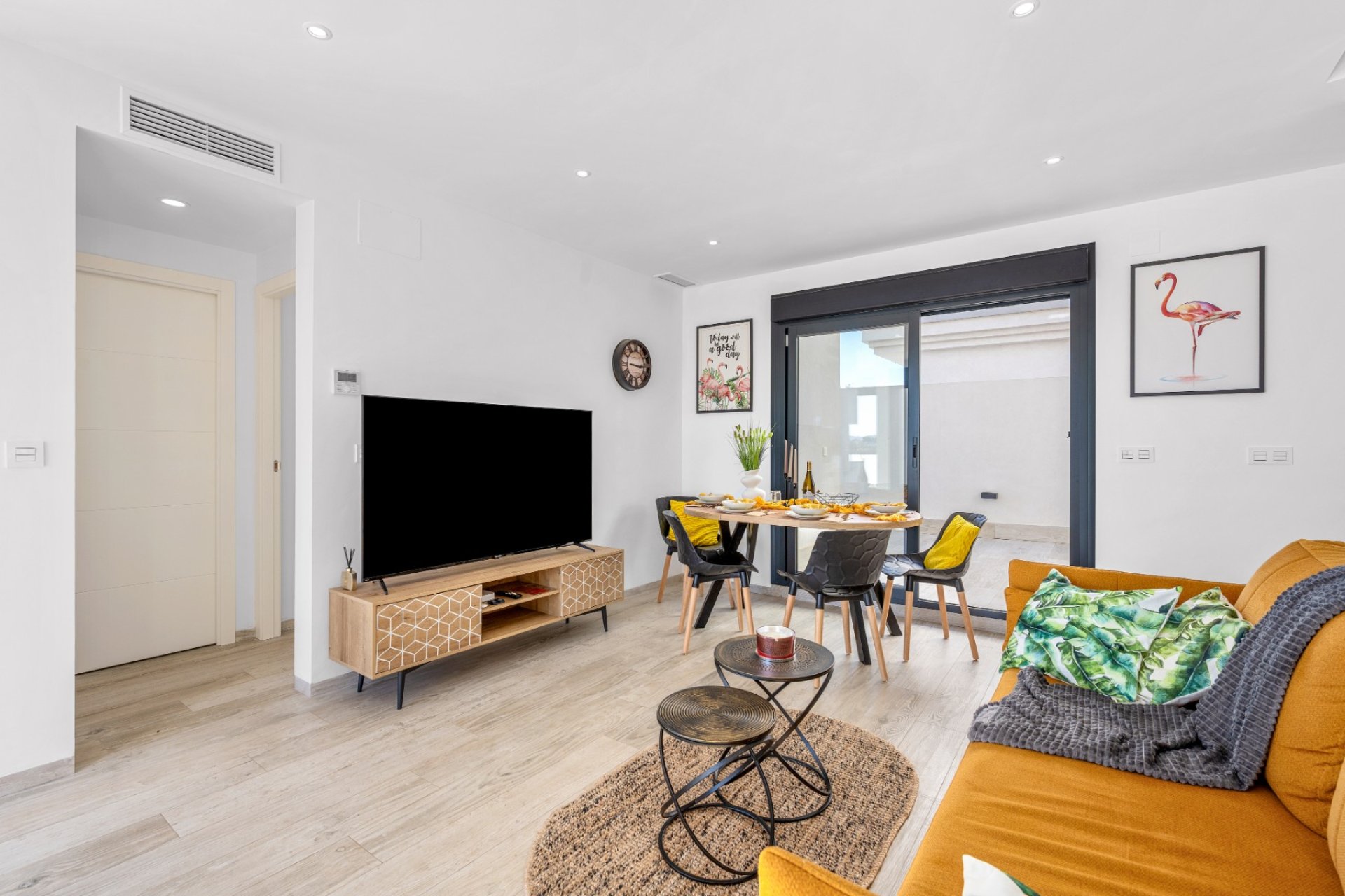 Resale - Villa -
Los Alcazares