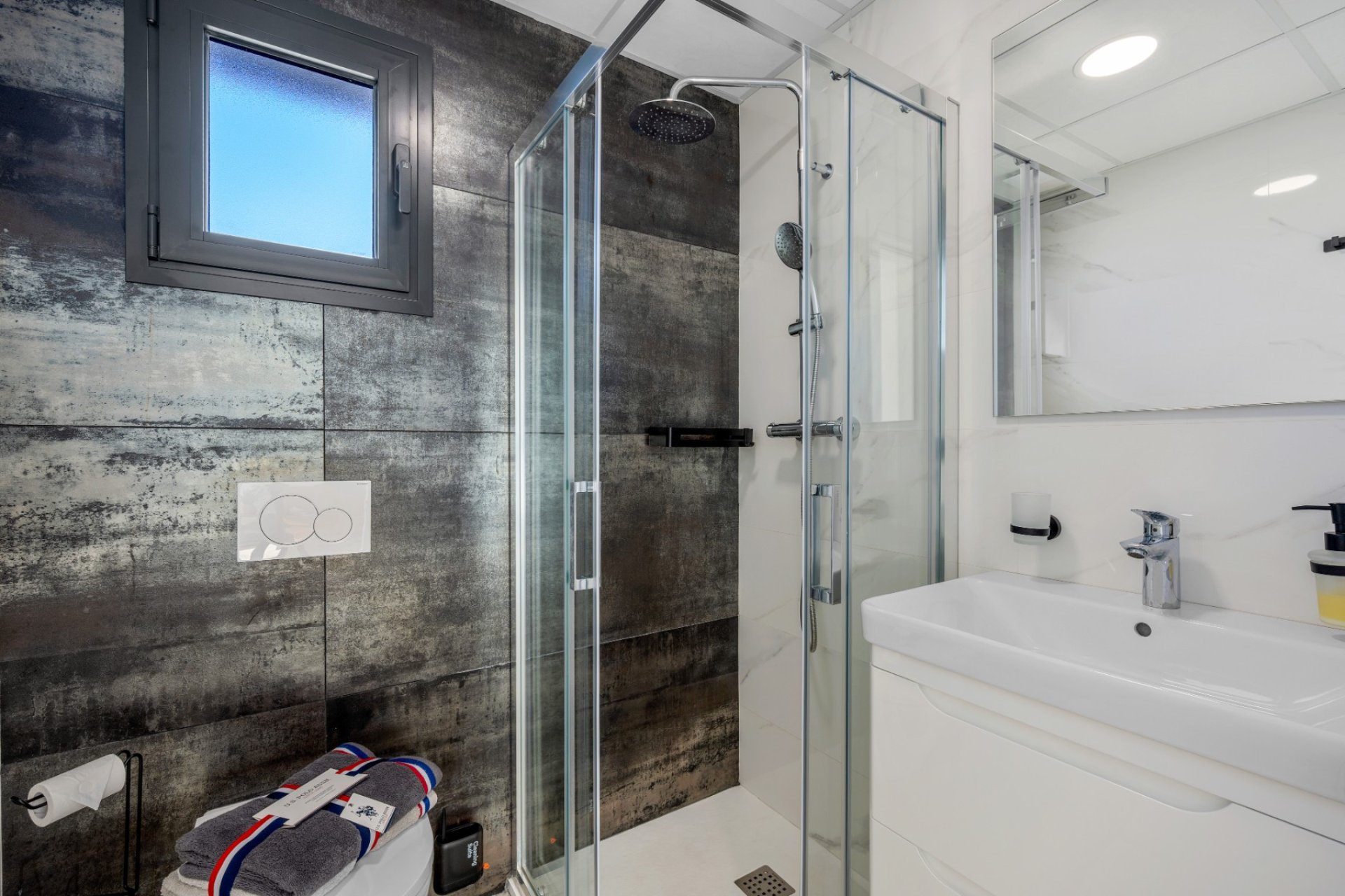 Resale - Villa -
Los Alcazares