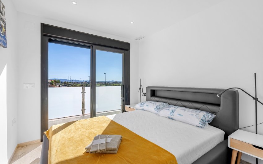 Resale - Villa -
Los Alcazares