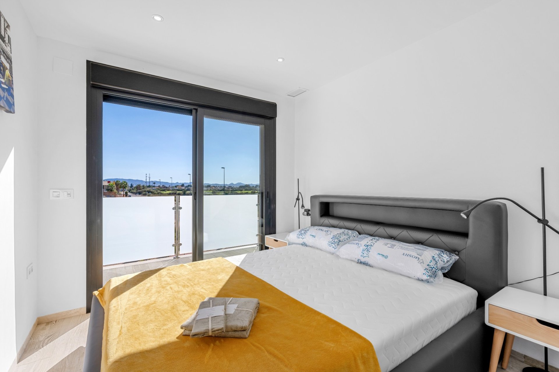 Resale - Villa -
Los Alcazares