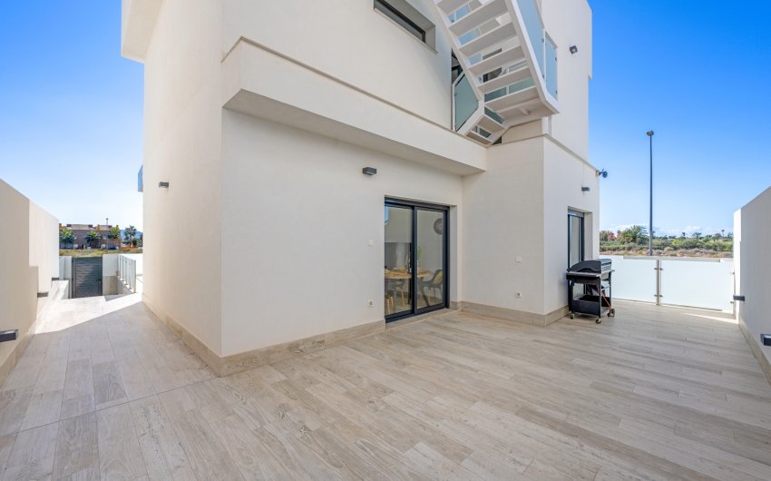 Resale - Villa -
Los Alcazares