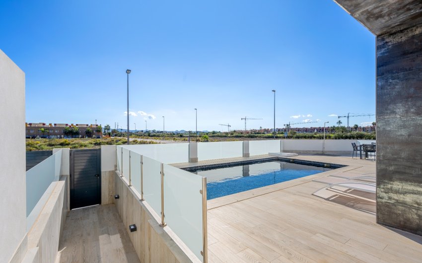 Resale - Villa -
Los Alcazares