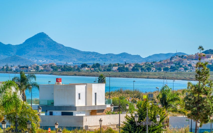 Resale - Villa -
Los Alcazares