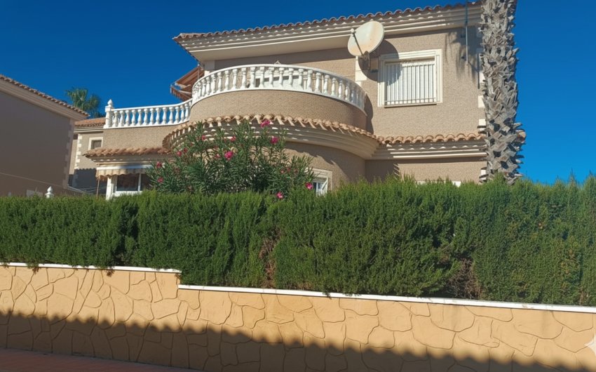 Resale - Villa -
Los Altos - Costa Blanca