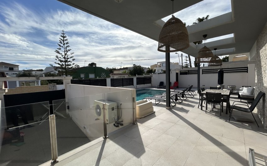 Resale - Villa -
Los Balcones - Costa Blanca