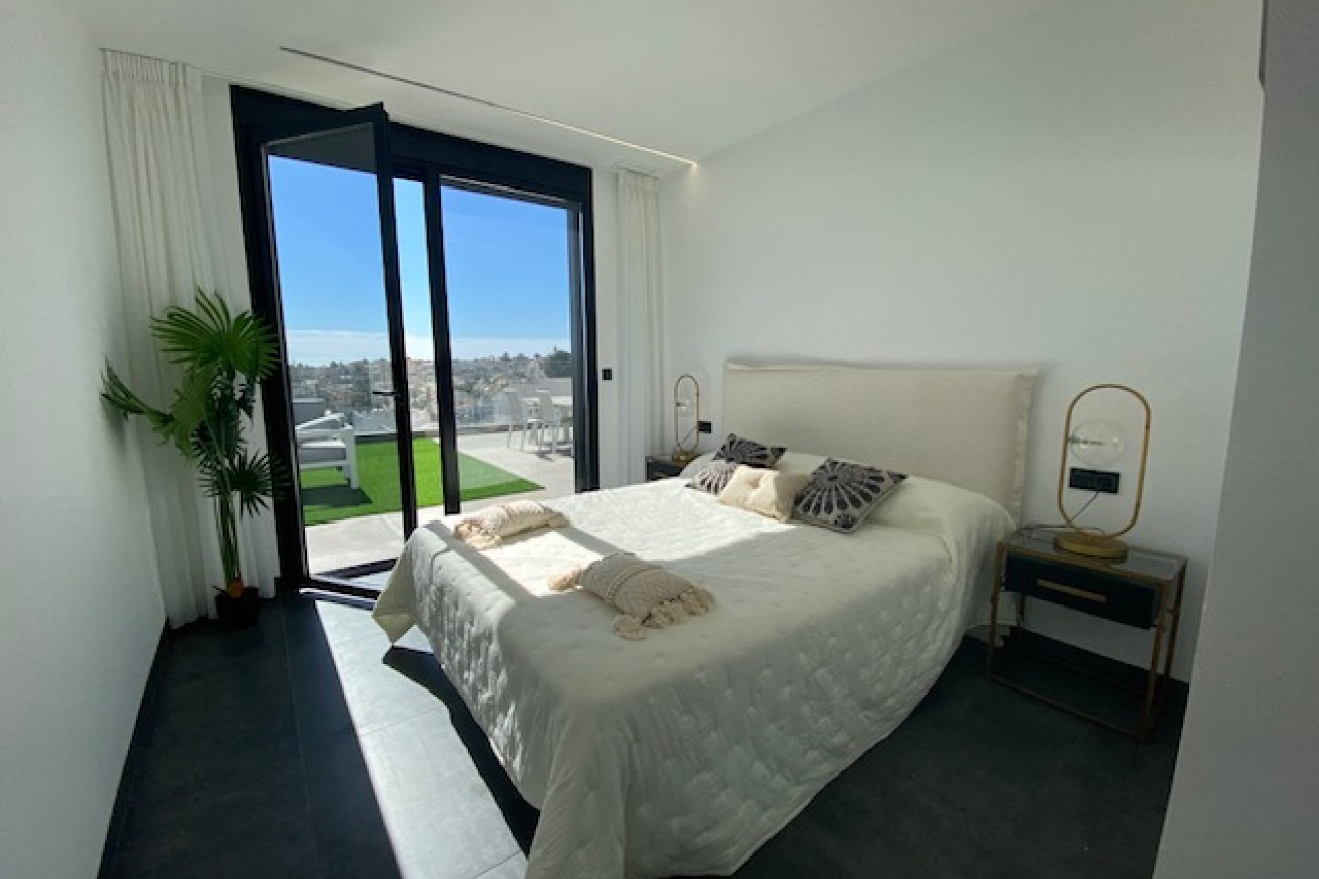 Resale - Villa -
Los Balcones - Los Altos