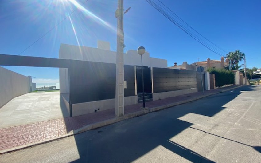 Resale - Villa -
Los Balcones - Los Altos