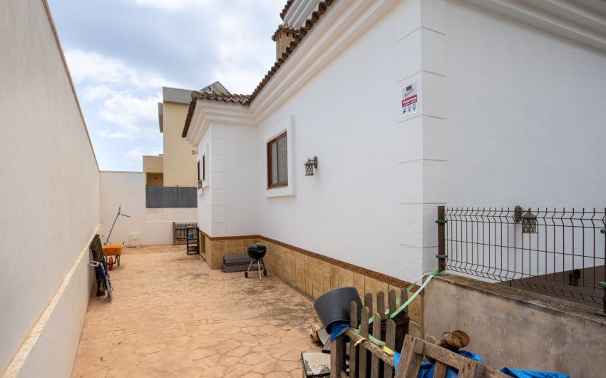 Resale - Villa -
Los Montesinos - La Herrada