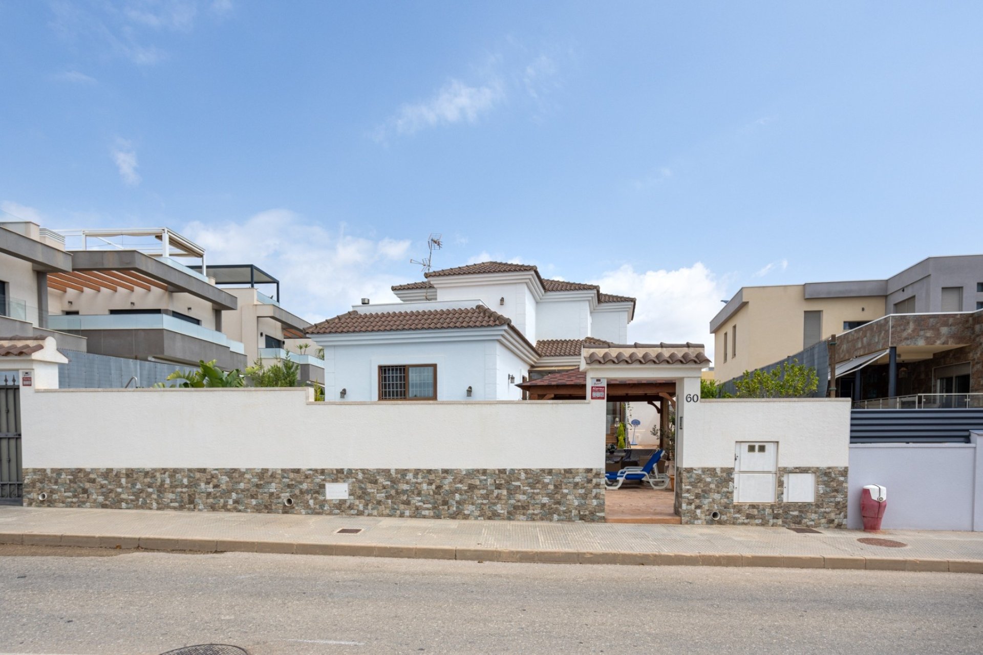 Resale - Villa -
Los Montesinos - La Herrada