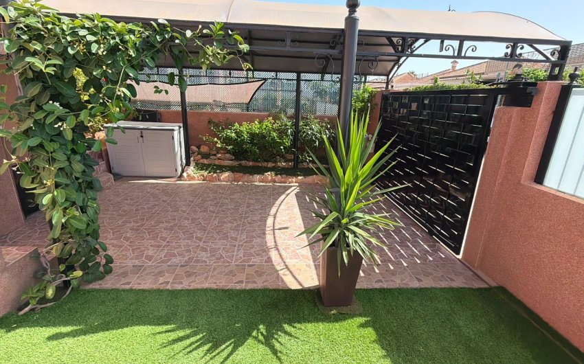 Resale - Villa -
Los Montesinos - La Herrada