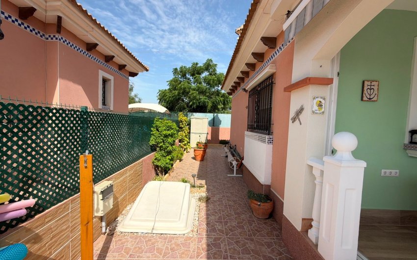 Resale - Villa -
Los Montesinos - La Herrada