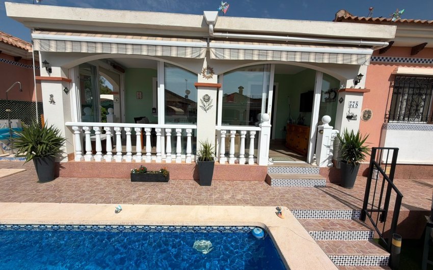 Resale - Villa -
Los Montesinos - La Herrada