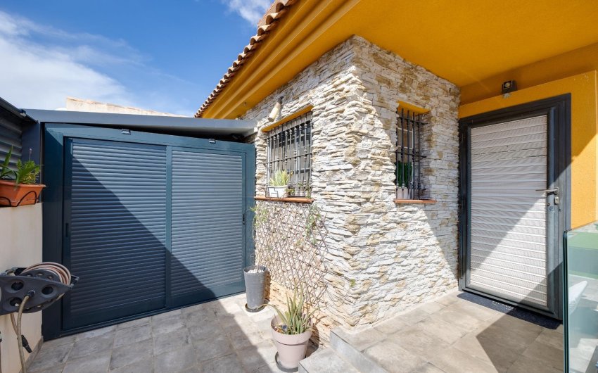 Resale - Villa -
Los Montesinos - La Herrada