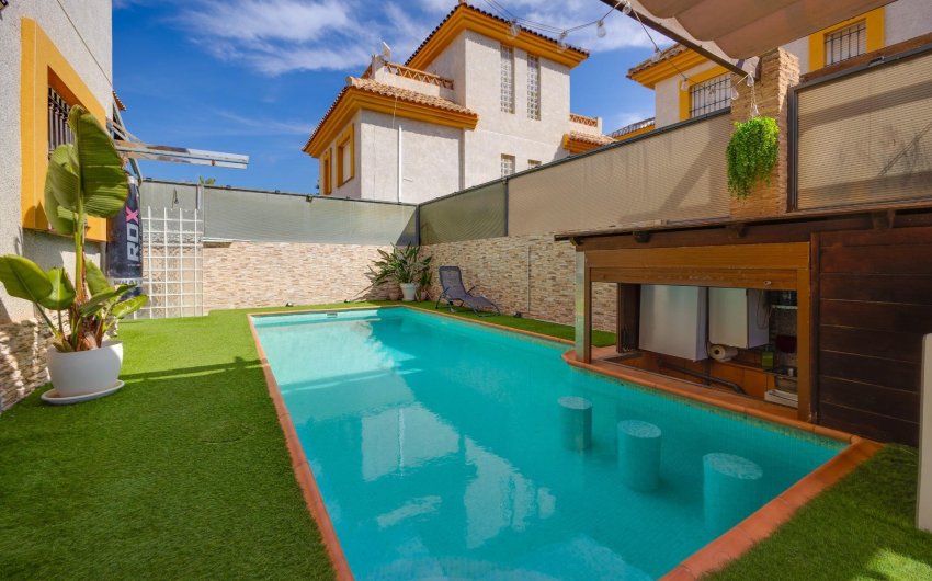 Resale - Villa -
Los Montesinos - La Herrada