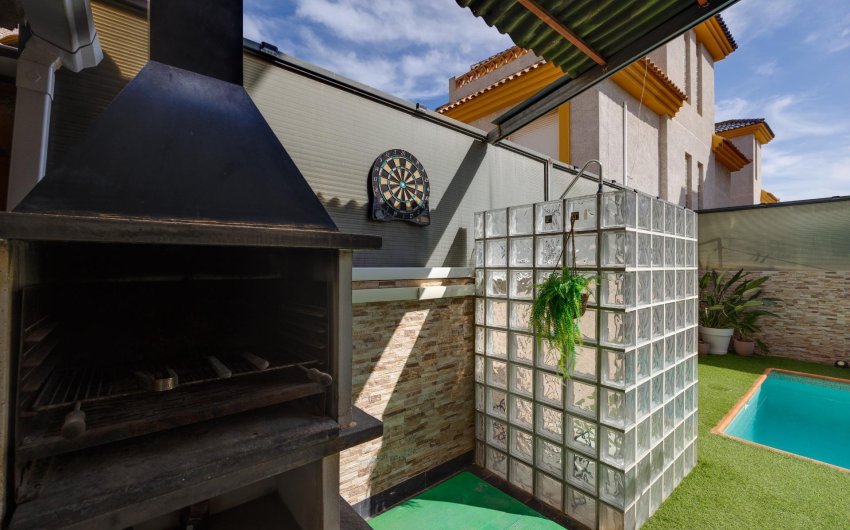 Resale - Villa -
Los Montesinos - La Herrada