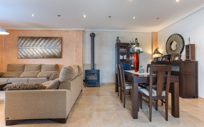 Resale - Villa -
Los Montesinos - La Herrada