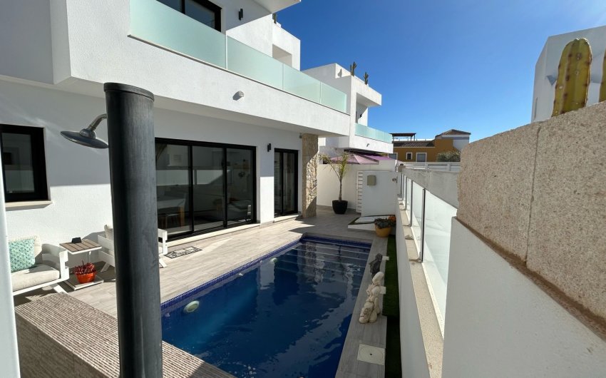 Resale - Villa -
Los Montesinos - La Herrada