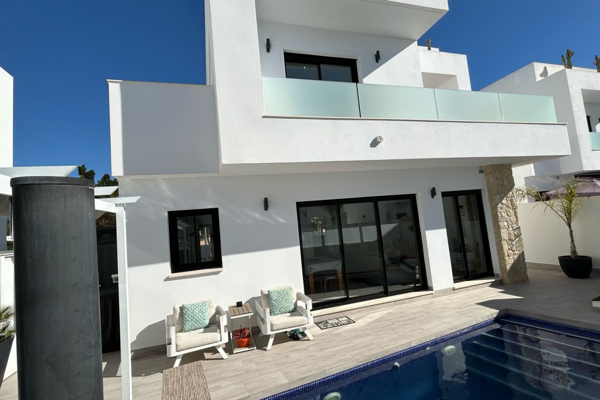 Resale - Villa -
Los Montesinos - La Herrada