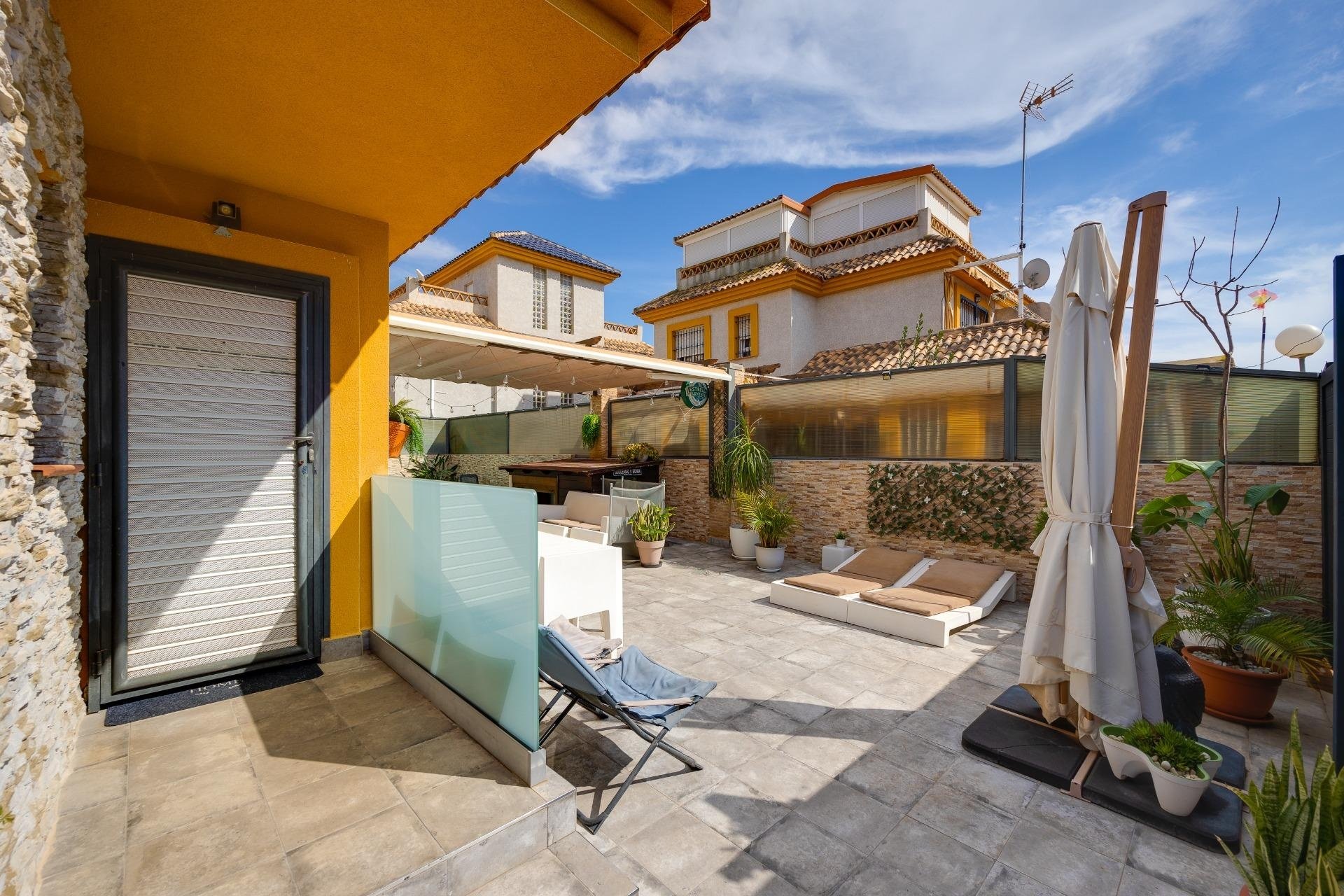 Resale - Villa -
Los Montesinos - La Herrada