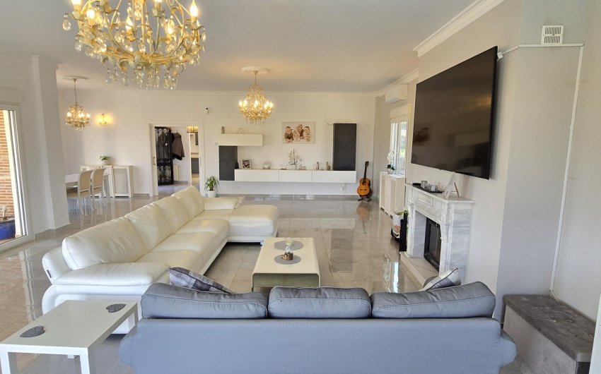 Resale - Villa -
Los Romanes - Inland