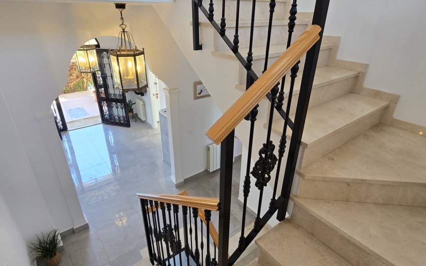 Resale - Villa -
Los Romanes - Inland