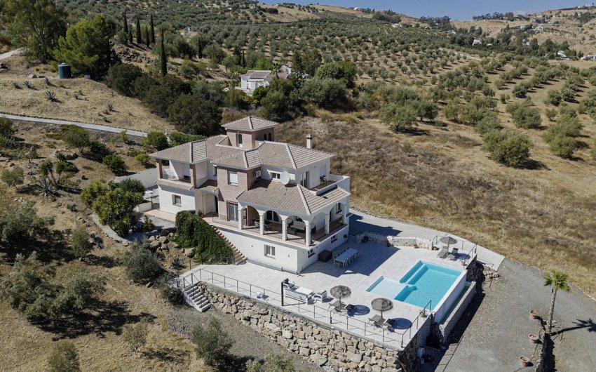 Resale - Villa -
Los Romanes - Inland