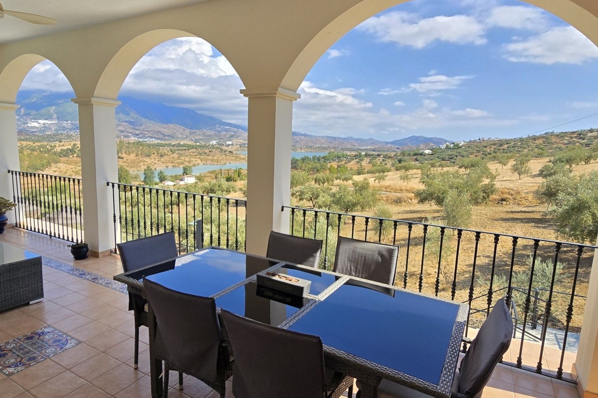 Resale - Villa -
Los Romanes - Inland